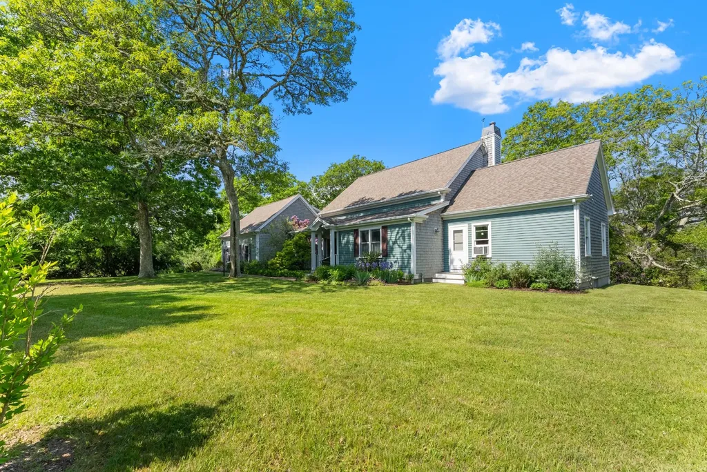 56 Bridle Path Vineyard Haven MA 02568