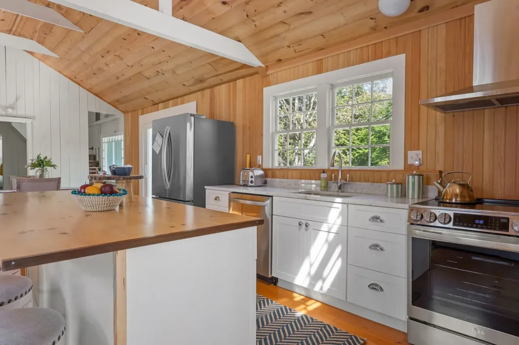 16 Atlantic Avenue Oak Bluffs MA 02557