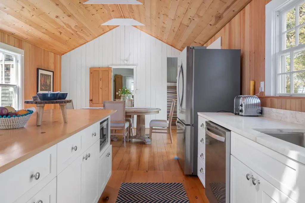 16 Atlantic Avenue Oak Bluffs MA 02557