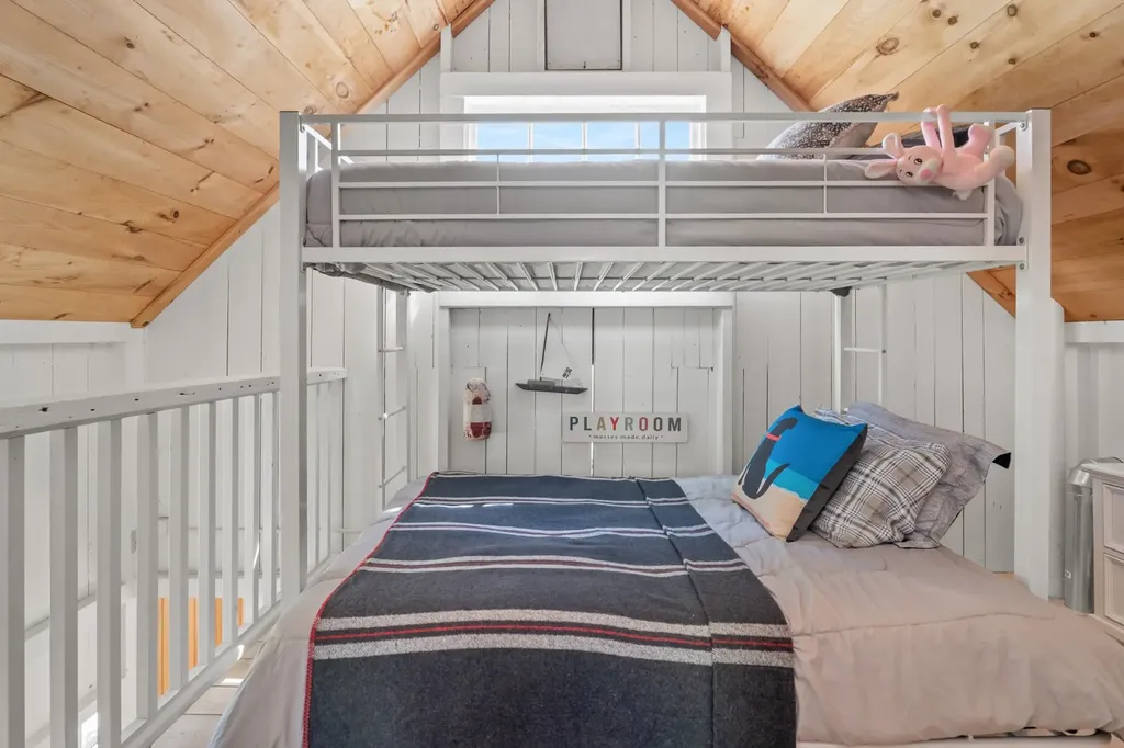 16 Atlantic Avenue Oak Bluffs MA 02557