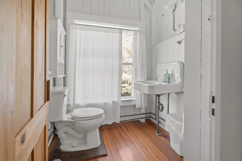 16 Atlantic Avenue Oak Bluffs MA 02557