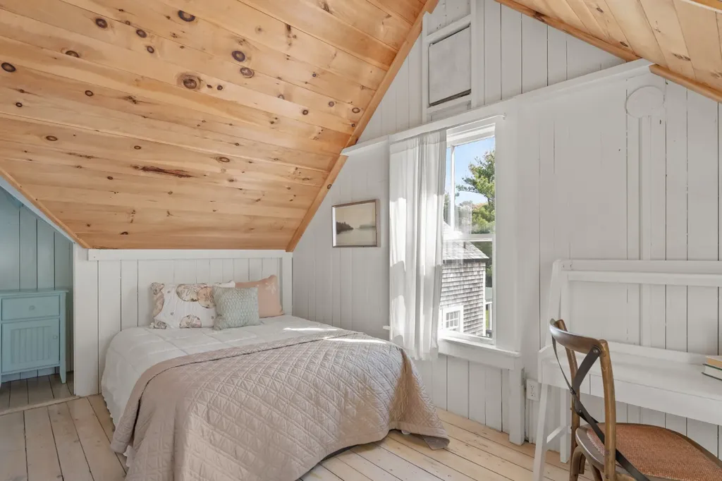 16 Atlantic Avenue Oak Bluffs MA 02557