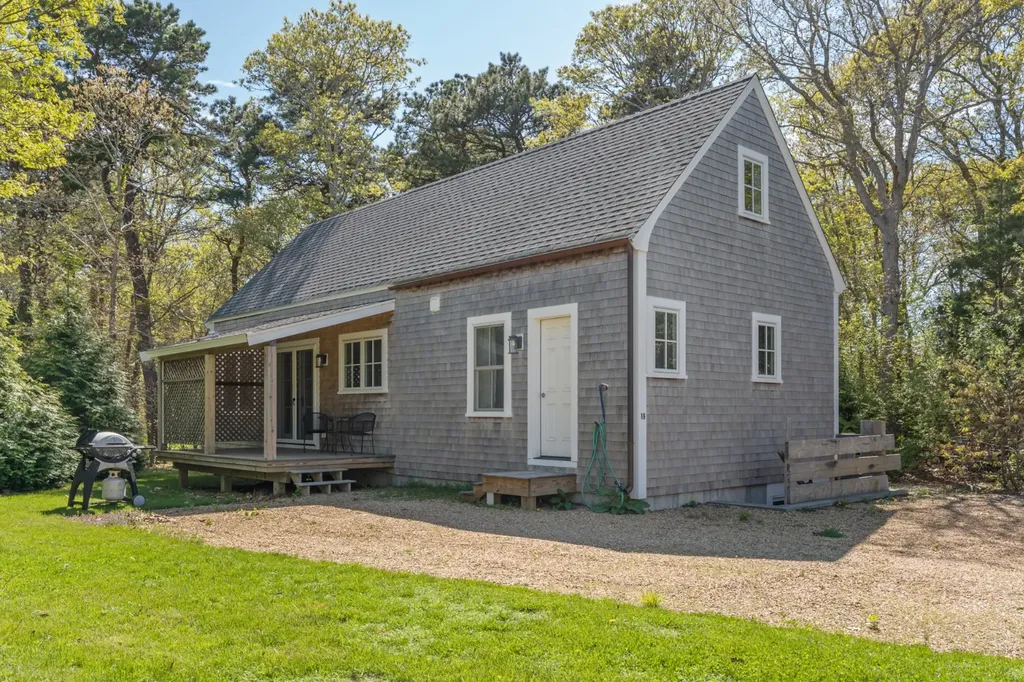 16 Atlantic Avenue Oak Bluffs MA 02557