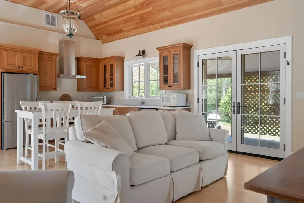 16 Atlantic Avenue Oak Bluffs MA 02557