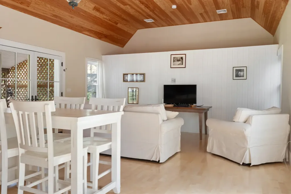 16 Atlantic Avenue Oak Bluffs MA 02557