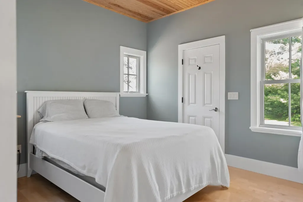 16 Atlantic Avenue Oak Bluffs MA 02557