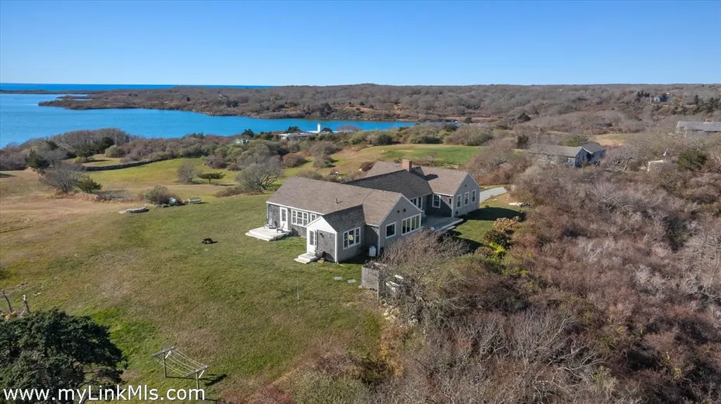 16 Shotnaigher Lane Chilmark MA 02535