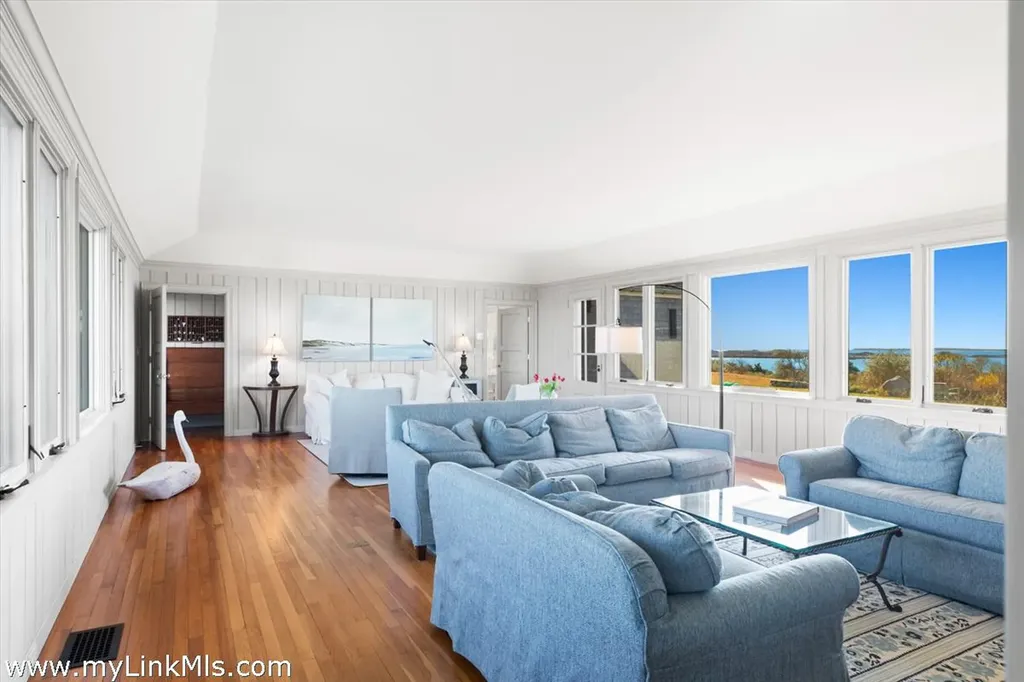 16 Shotnaigher Lane Chilmark MA 02535