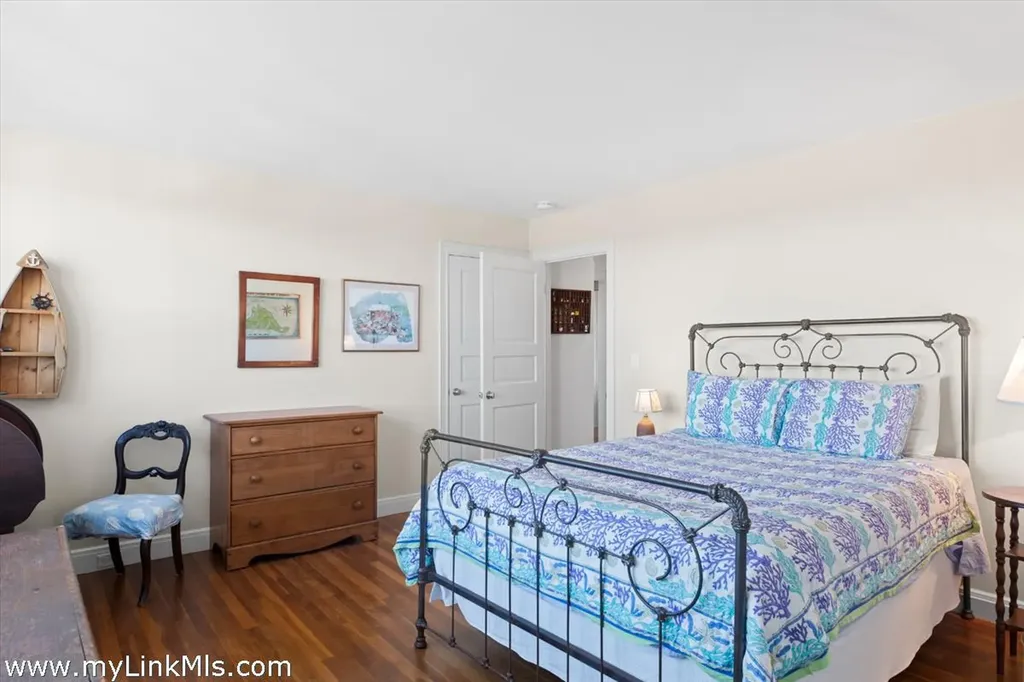 16 Shotnaigher Lane Chilmark MA 02535