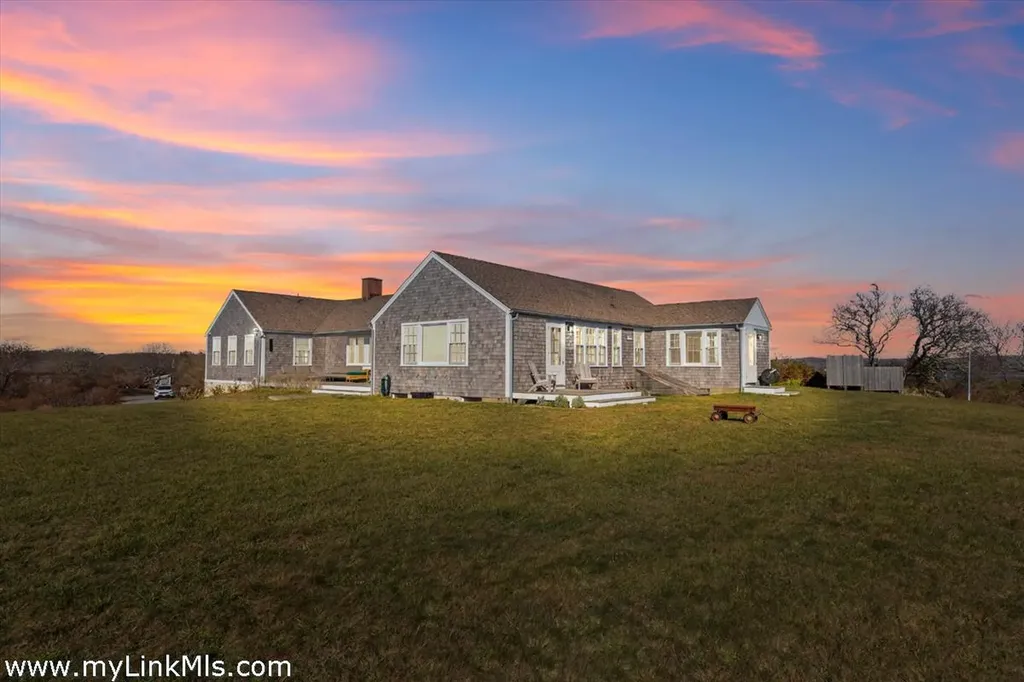 16 Shotnaigher Lane Chilmark MA 02535