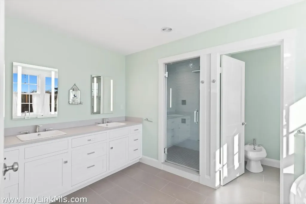 16 Shotnaigher Lane Chilmark MA 02535