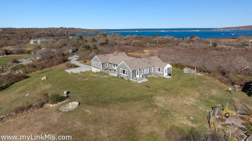 16 Shotnaigher Lane Chilmark MA 02535