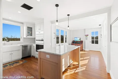 16 Shotnaigher Lane Chilmark MA 02535