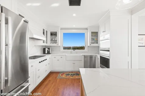 16 Shotnaigher Lane Chilmark MA 02535