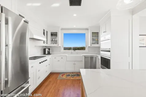 16 Shotnaigher Lane Chilmark MA 02535