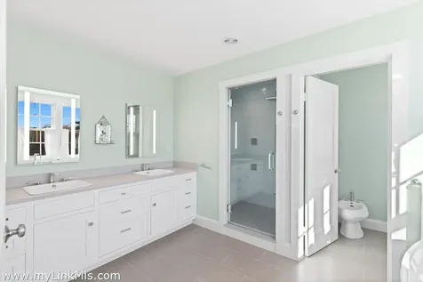 16 Shotnaigher Lane Chilmark MA 02535