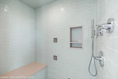 16 Shotnaigher Lane Chilmark MA 02535