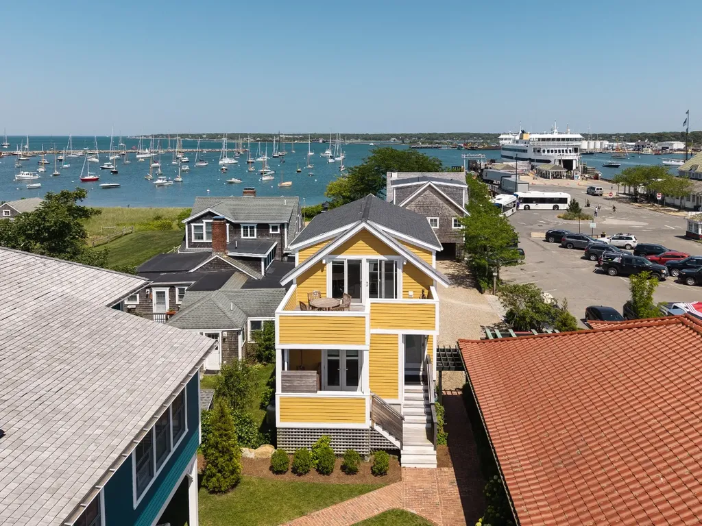 26 Union Court Vineyard Haven MA 02568