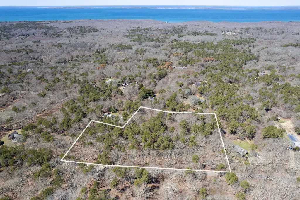 37 Bijahs Way Chilmark MA 02535