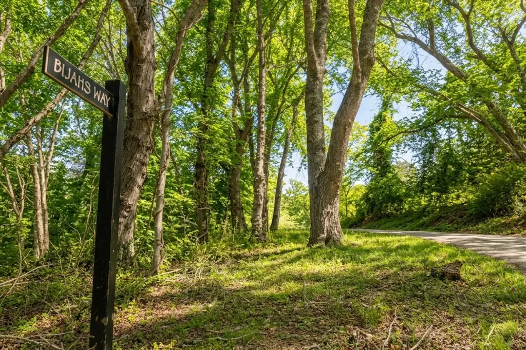 37 Bijahs Way Chilmark MA 02535