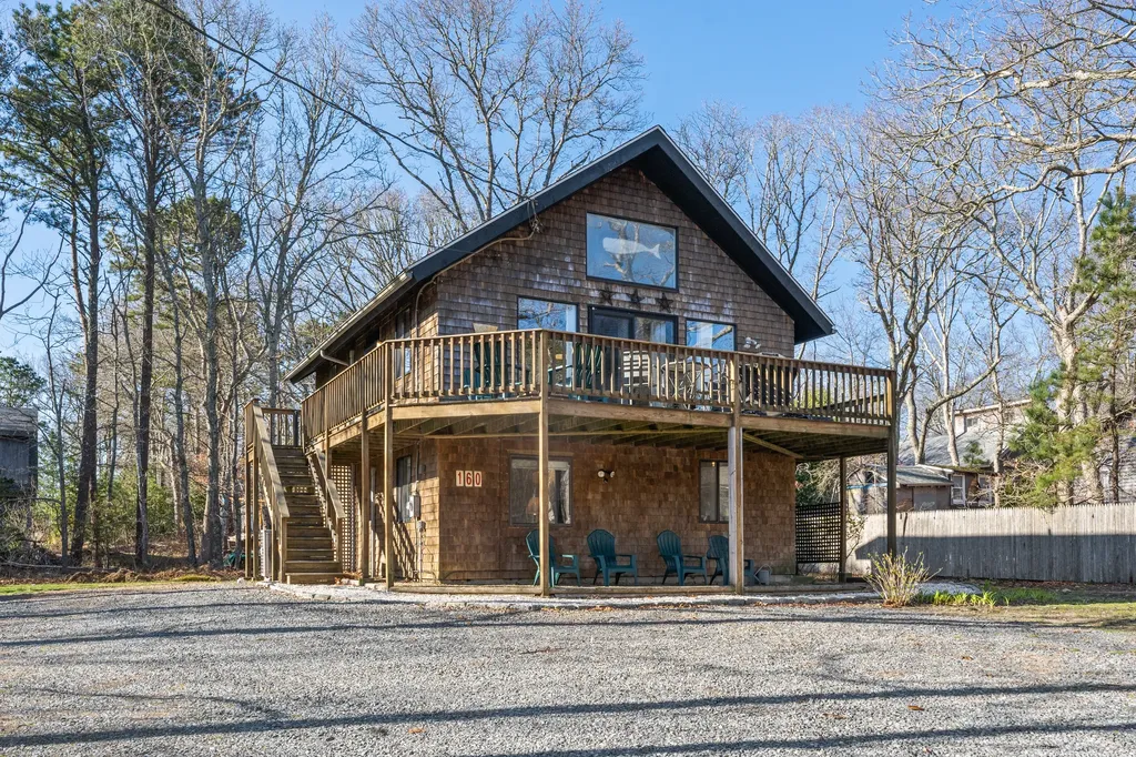 160 Bernard Circle Vineyard Haven MA 02568