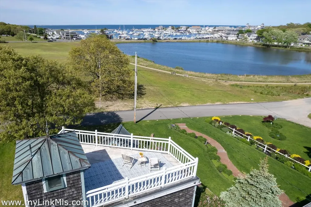 22 Greenleaf Avenue Oak Bluffs MA 02539