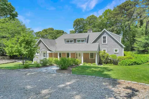 385 Barnes Road Oak Bluffs MA 02557