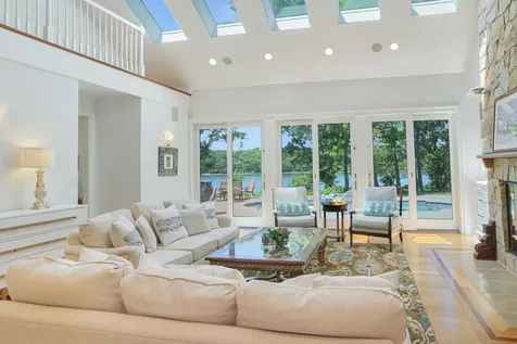 385 Barnes Road Oak Bluffs MA 02557