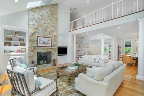 385 Barnes Road Oak Bluffs MA 02557