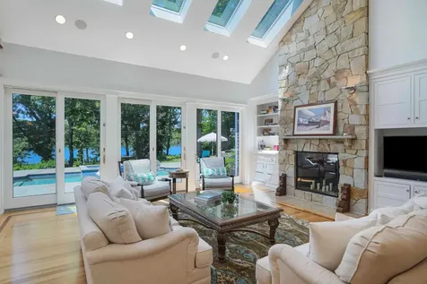 385 Barnes Road Oak Bluffs MA 02557