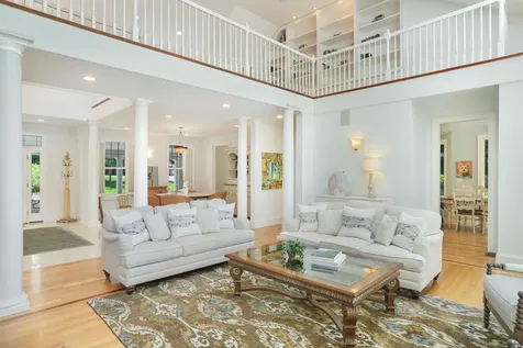 385 Barnes Road Oak Bluffs MA 02557