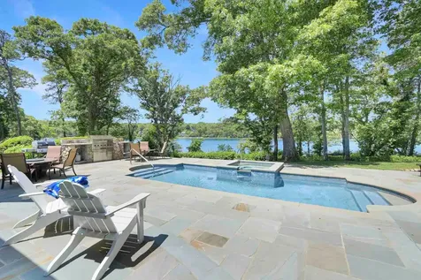 385 Barnes Road Oak Bluffs MA 02557