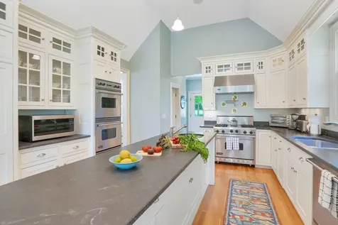 385 Barnes Road Oak Bluffs MA 02557