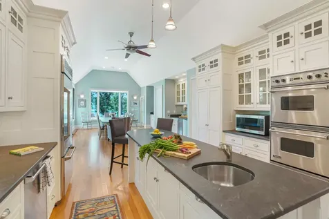 385 Barnes Road Oak Bluffs MA 02557