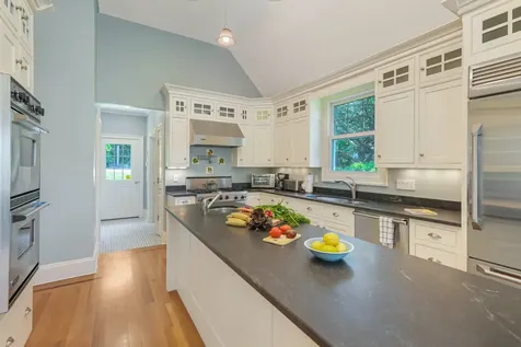 385 Barnes Road Oak Bluffs MA 02557