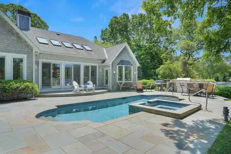 385 Barnes Road Oak Bluffs MA 02557