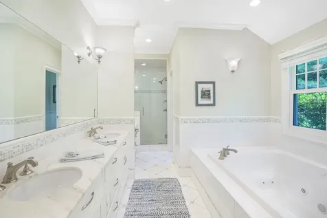 385 Barnes Road Oak Bluffs MA 02557