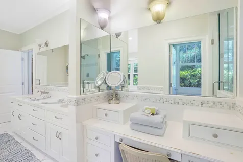 385 Barnes Road Oak Bluffs MA 02557