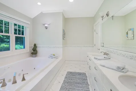 385 Barnes Road Oak Bluffs MA 02557