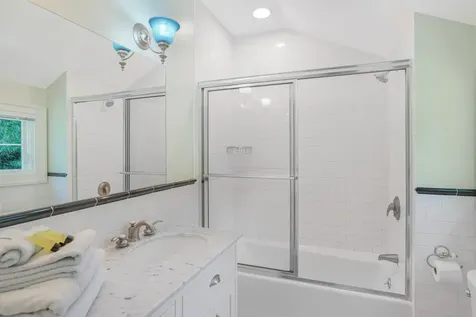 385 Barnes Road Oak Bluffs MA 02557