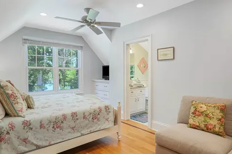 385 Barnes Road Oak Bluffs MA 02557