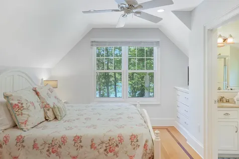 385 Barnes Road Oak Bluffs MA 02557