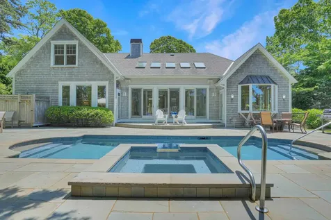 385 Barnes Road Oak Bluffs MA 02557