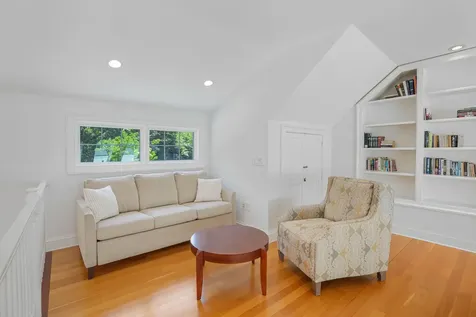 385 Barnes Road Oak Bluffs MA 02557