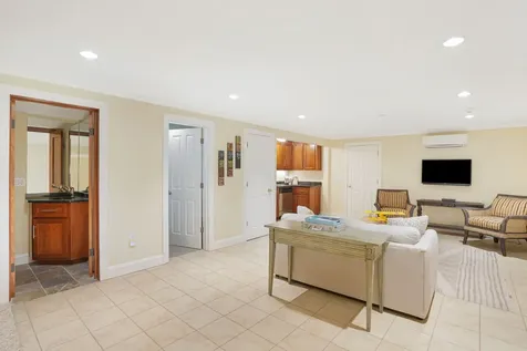 385 Barnes Road Oak Bluffs MA 02557