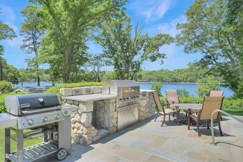 385 Barnes Road Oak Bluffs MA 02557