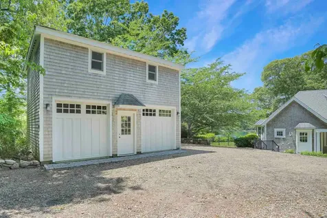 385 Barnes Road Oak Bluffs MA 02557