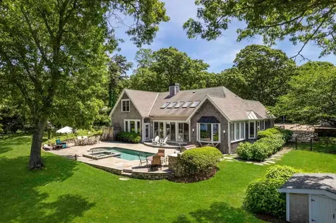 385 Barnes Road Oak Bluffs MA 02557