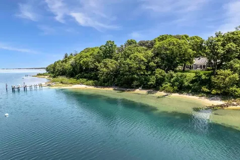 385 Barnes Road Oak Bluffs MA 02557