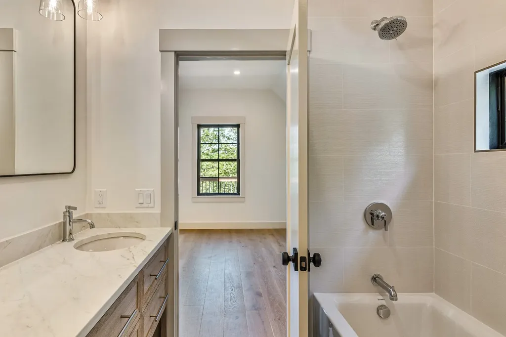 41 Crowell Lane Vineyard Haven MA 02568